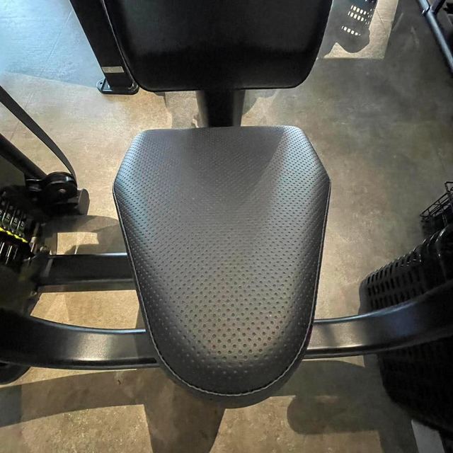シートを張替えたトレーニング機器(張替え後)